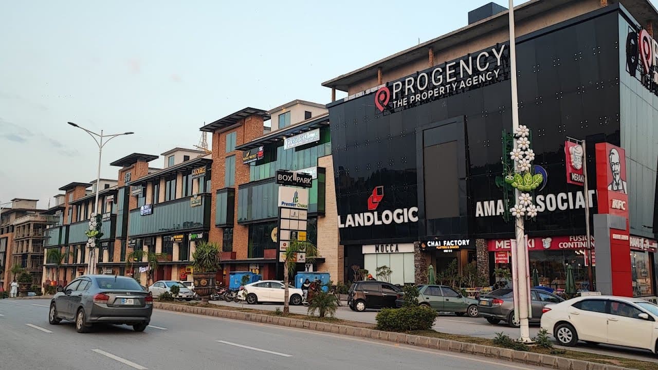 Food Street Bahria Phase 7 Rawalpindi near LEORK Hotels Islamabad